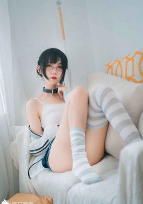 不卡的岛国无码av毛片_720日韩电影在线