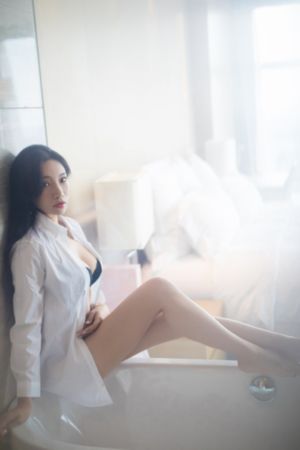 皇后抬雪臀迎合巨龙_BD高清完整版播放